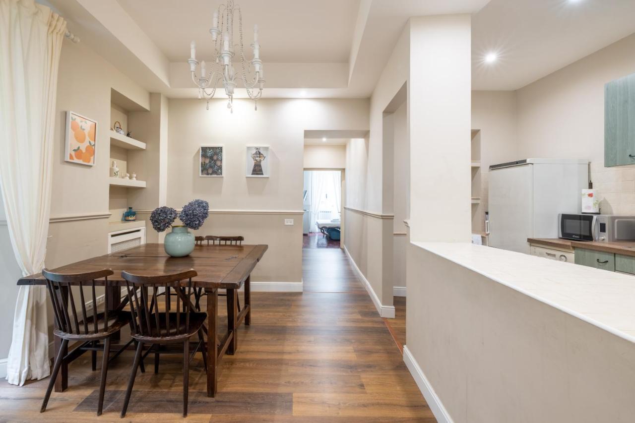 Charming Apartment With Patio A Few Steps From Colosseum Kültér fotó