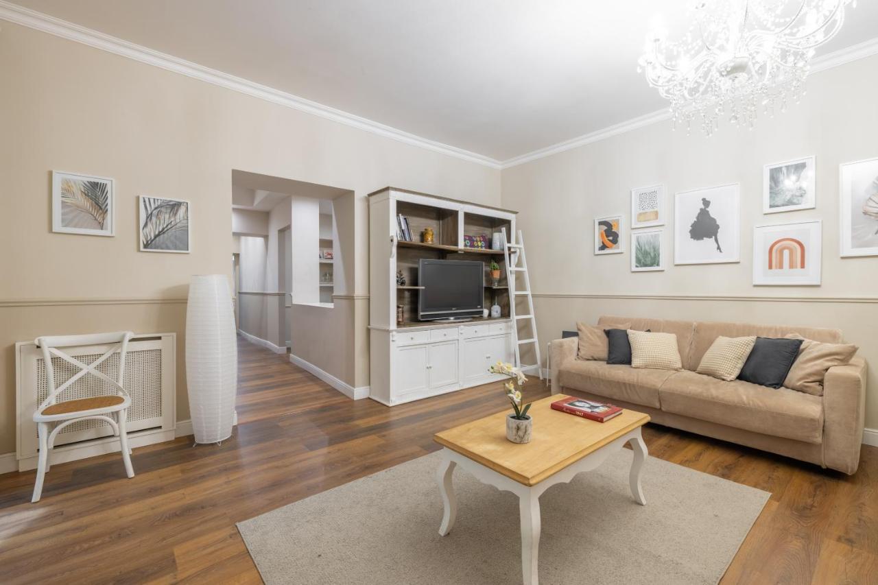 Charming Apartment With Patio A Few Steps From Colosseum Kültér fotó