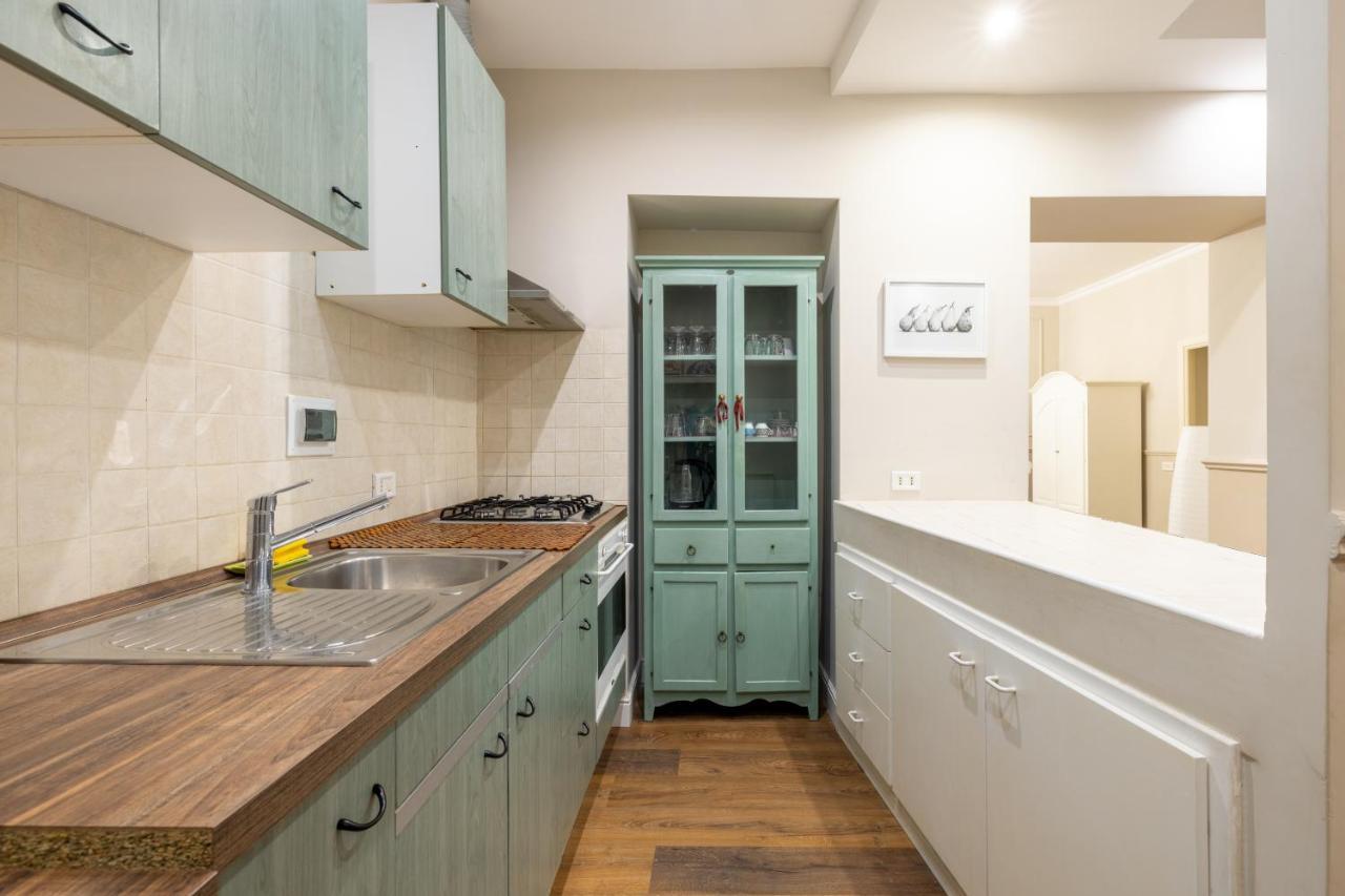 Charming Apartment With Patio A Few Steps From Colosseum Kültér fotó