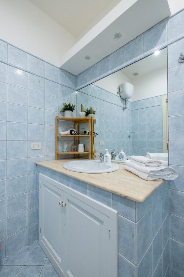 Charming Apartment With Patio A Few Steps From Colosseum Kültér fotó